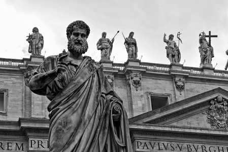 Piazza San Pietro - Statue des Apostelfürsten Petrus
